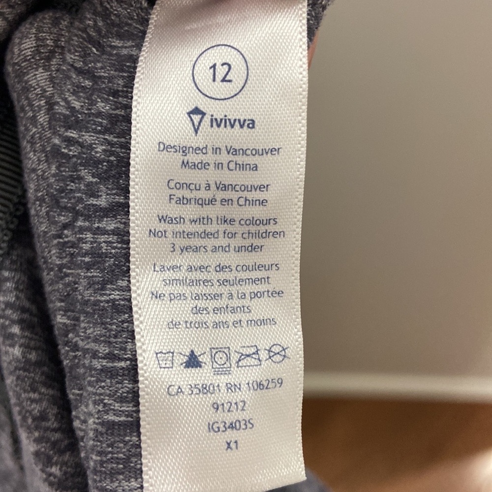 Ivivva by Lululemon Four Count shrug wrap in heather grey size 12 EUC - Picture 5 of 5